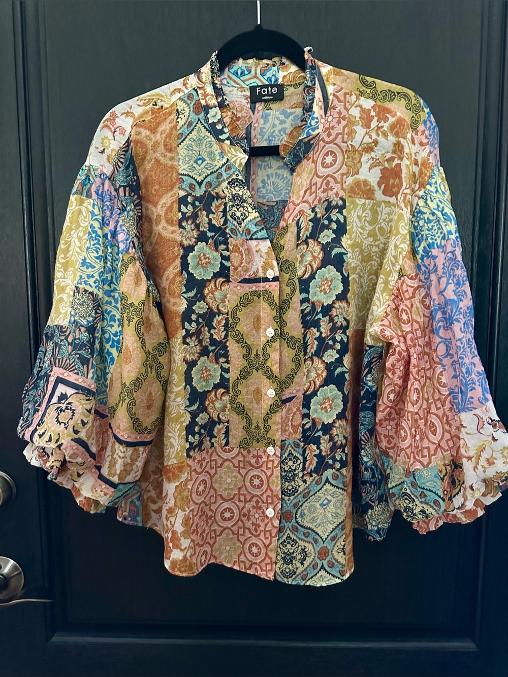 Fate Soul Searching V Neck, Mixed Print Blouse
Sz M
Excellent Condition